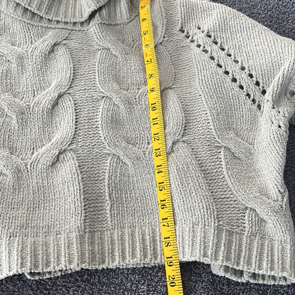 Moon and Madison cowl neck cropped sweater size M - Picture 9 of 10
